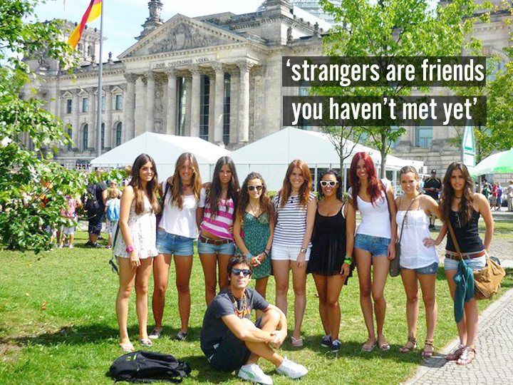 make friends while travelling solo