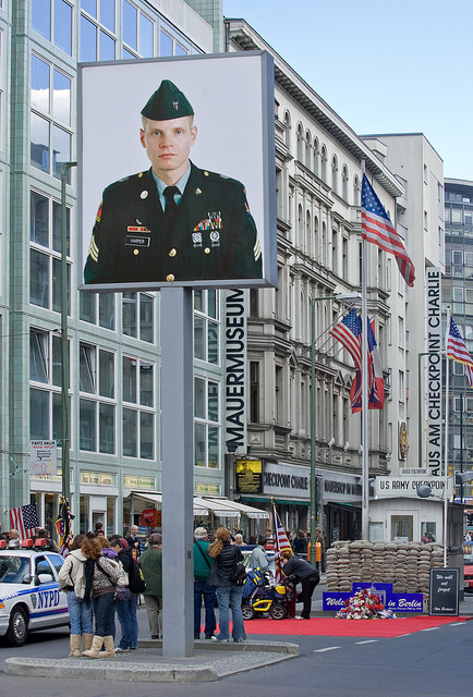 Berlin walking Tour check point charlie